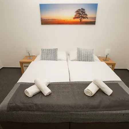 Blue Aparthotel Pressburg